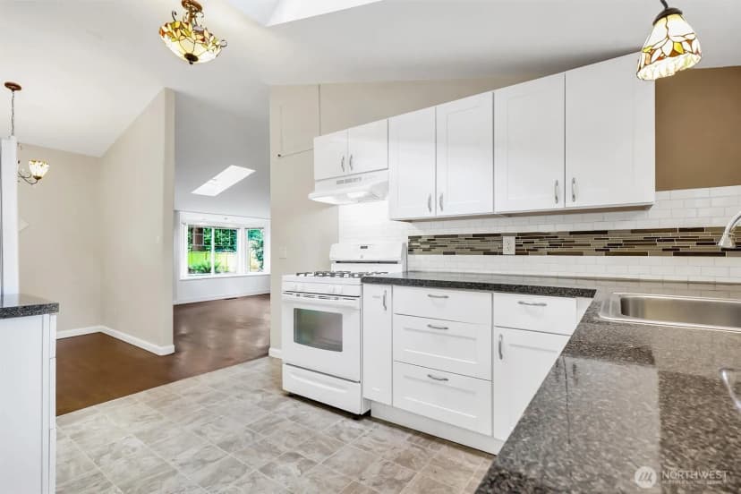 Property photo for 13722 Interlake Avenue N, Seattle photo 14