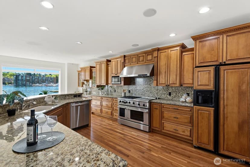 Property photo for 8696 Island Drive S, Seattle photo 12