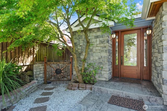 Property photo for 8696 Island Drive S, Seattle photo 5