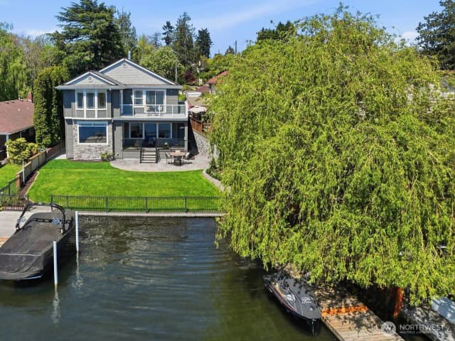 Property photo for 8696 Island Drive S, Seattle photo 3