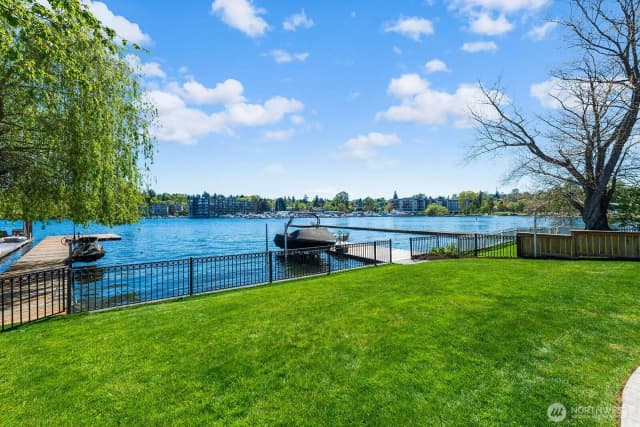 Property photo for 8696 Island Drive S, Seattle photo 2