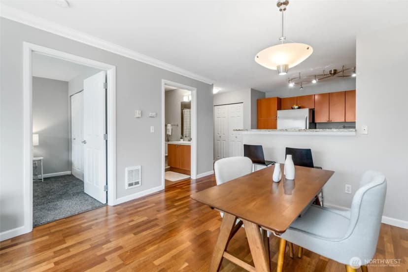 Property photo for 621 5th Avenue N #403, Seattle photo 9