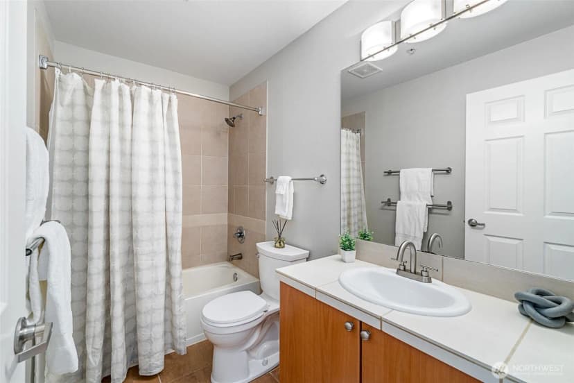 Property photo for 621 5th Avenue N #403, Seattle photo 17