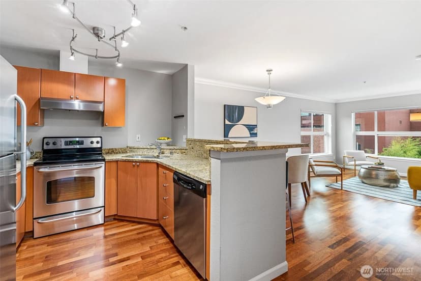 Property photo for 621 5th Avenue N #403, Seattle photo 11