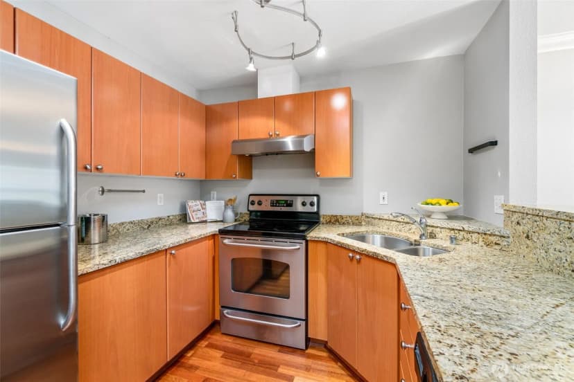 Property photo for 621 5th Avenue N #403, Seattle photo 13