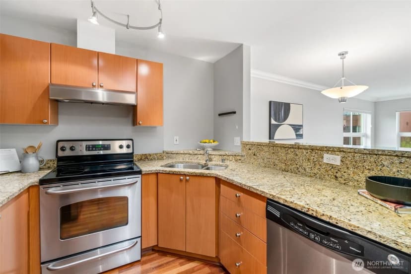 Property photo for 621 5th Avenue N #403, Seattle photo 14