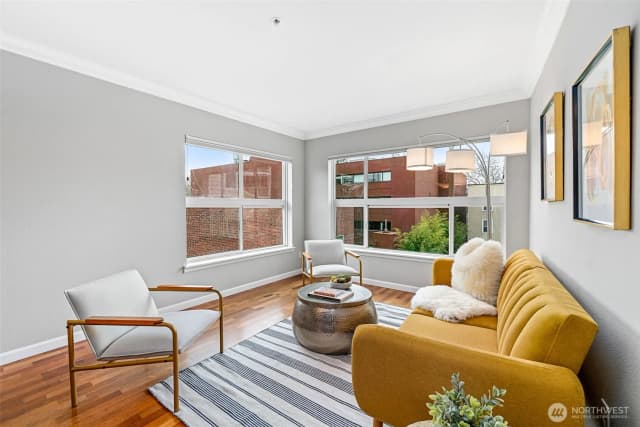 Property photo for 621 5th Avenue N #403, Seattle photo 4