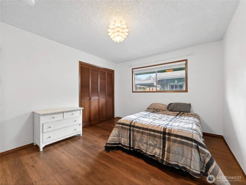 Property photo for 1507 Ocean Beach Boulevard S, Long Beach photo 19