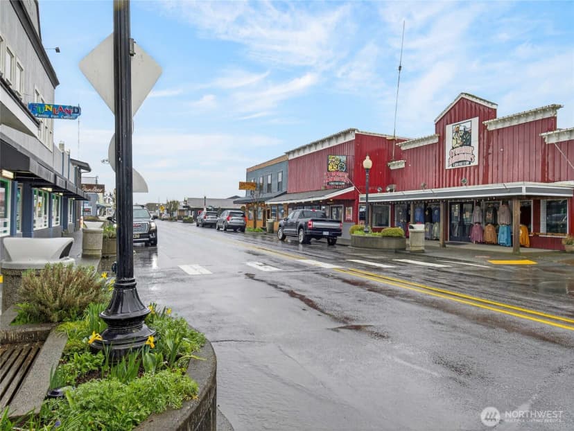 Property photo for 1507 Ocean Beach Boulevard S, Long Beach photo 36
