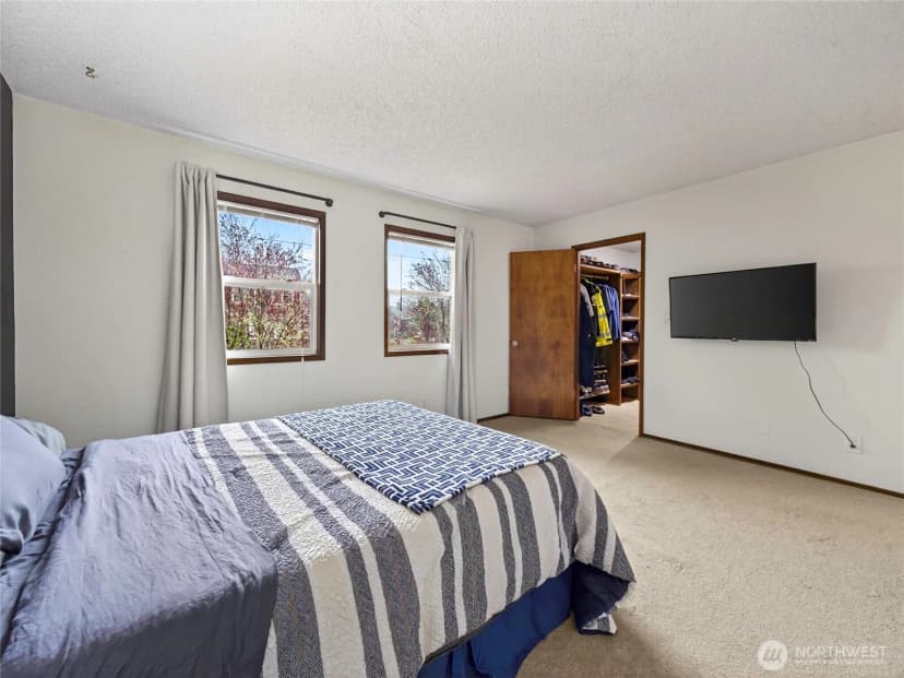 Property photo for 1507 Ocean Beach Boulevard S, Long Beach photo 22