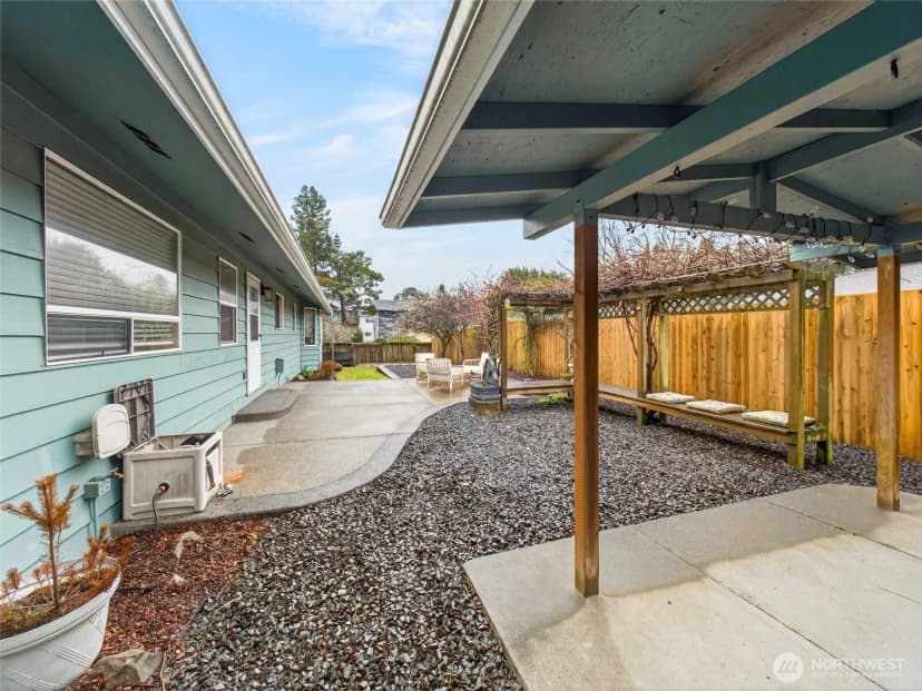 Property photo for 1507 Ocean Beach Boulevard S, Long Beach photo 31