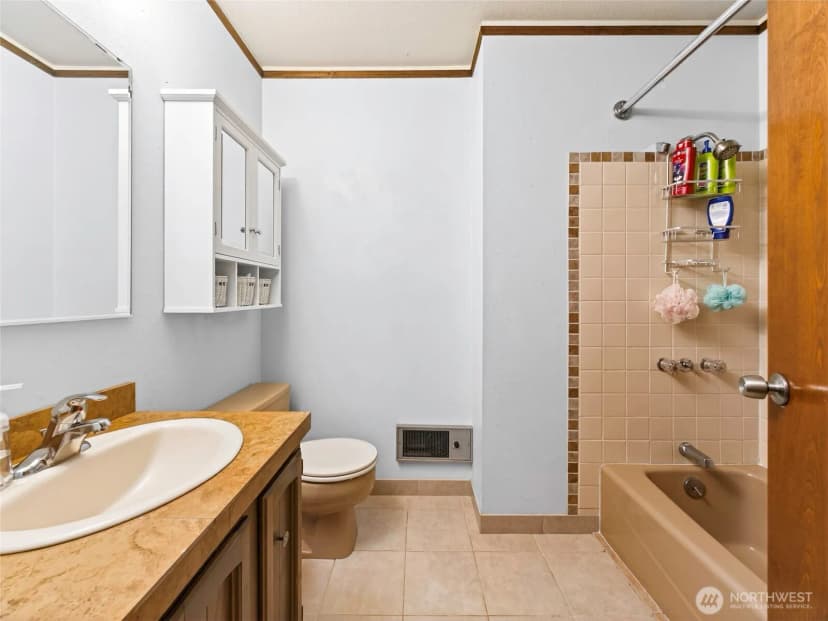 Property photo for 1507 Ocean Beach Boulevard S, Long Beach photo 23
