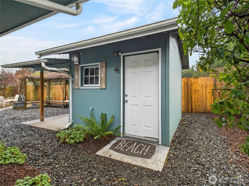 Property photo for 1507 Ocean Beach Boulevard S, Long Beach photo 30