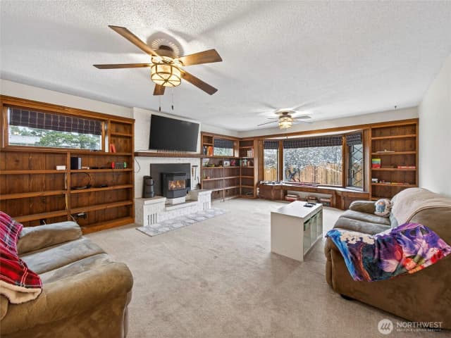 Property photo for 1507 Ocean Beach Boulevard S, Long Beach photo 2