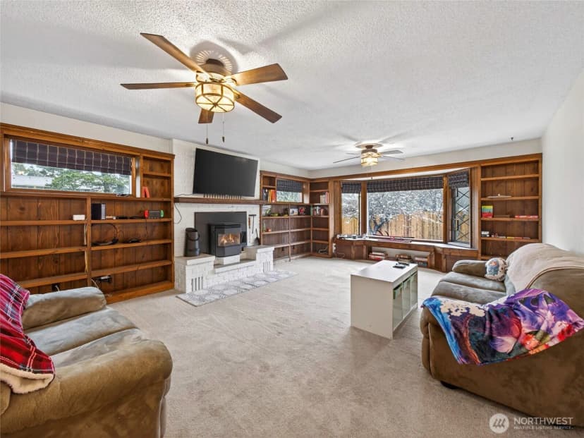 Property photo for 1507 Ocean Beach Boulevard S, Long Beach photo 2