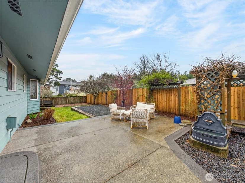 Property photo for 1507 Ocean Beach Boulevard S, Long Beach photo 33