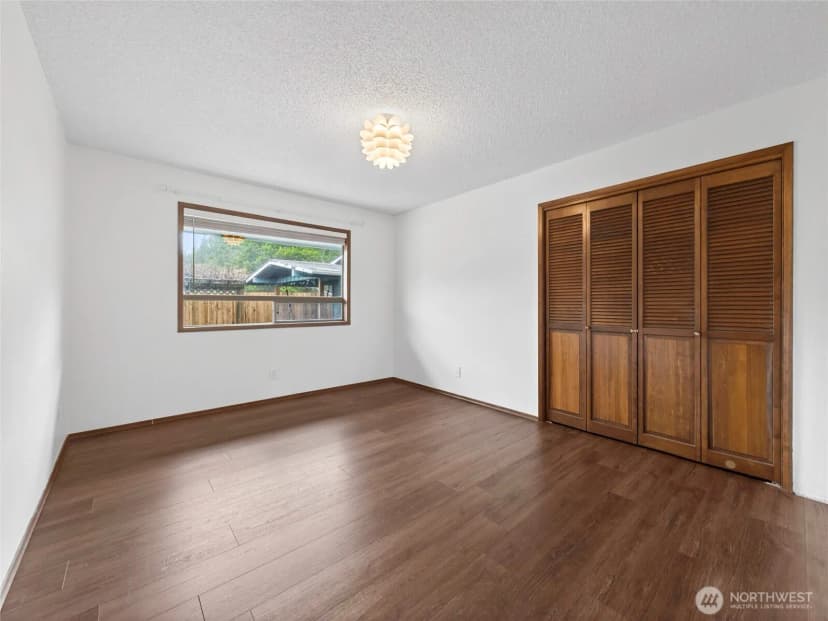 Property photo for 1507 Ocean Beach Boulevard S, Long Beach photo 18