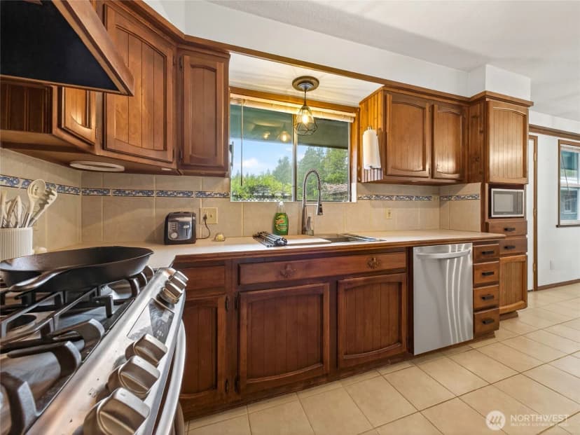 Property photo for 1507 Ocean Beach Boulevard S, Long Beach photo 15