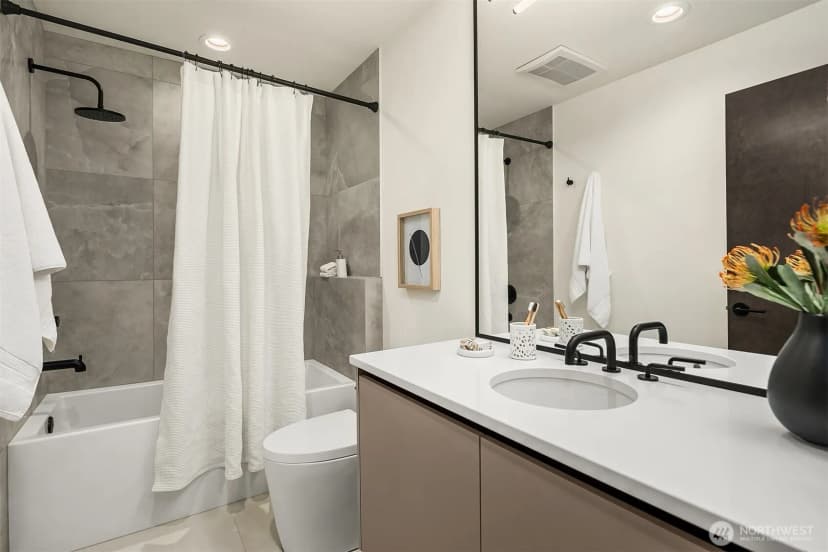 Property photo for 411 99th Avenue Ne, Bellevue photo 28