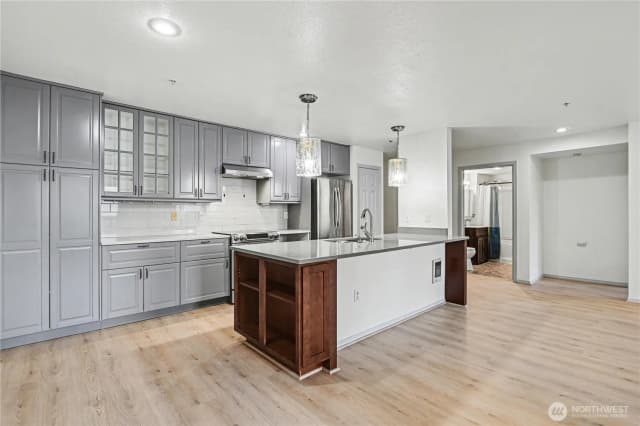 Property photo for 3028 Western Avenue #214, Seattle photo 4