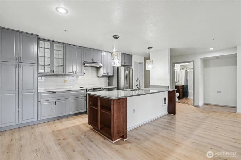 Property photo for 3028 Western Avenue #214, Seattle photo 4