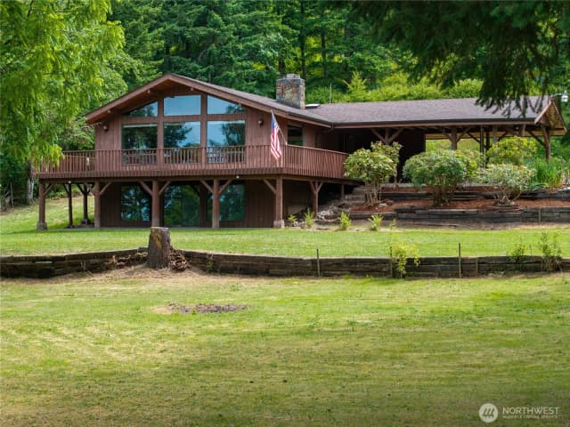 Property photo for 8388 N Pass Road, Sumas photo 2