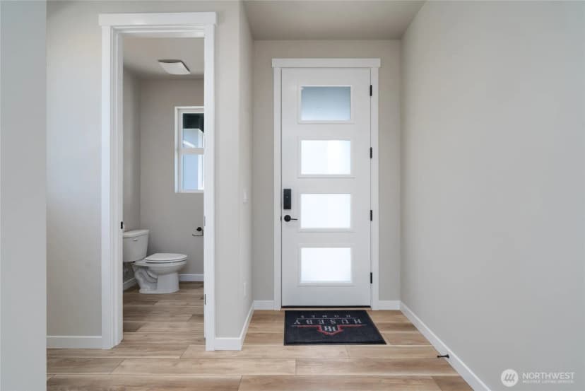 Property photo for 2444 Sw Ridgeway Drive, Oak Harbor photo 4