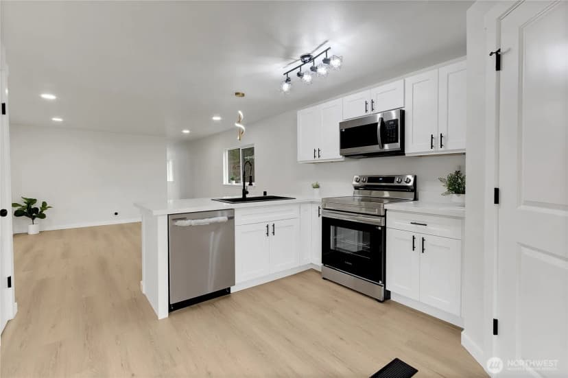 Property photo for 21215 Orting Kapowsin Hwy E, Graham photo 17