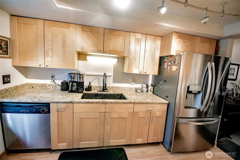 Property photo for 4635 W Lake Sammamish Parkway Se #g305, Issaquah photo 12