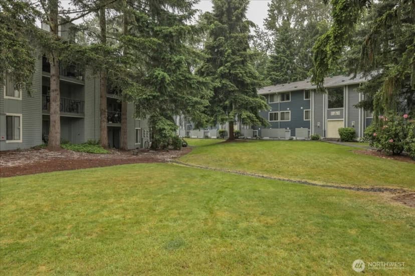 Property photo for 4635 W Lake Sammamish Parkway Se #g305, Issaquah photo 18