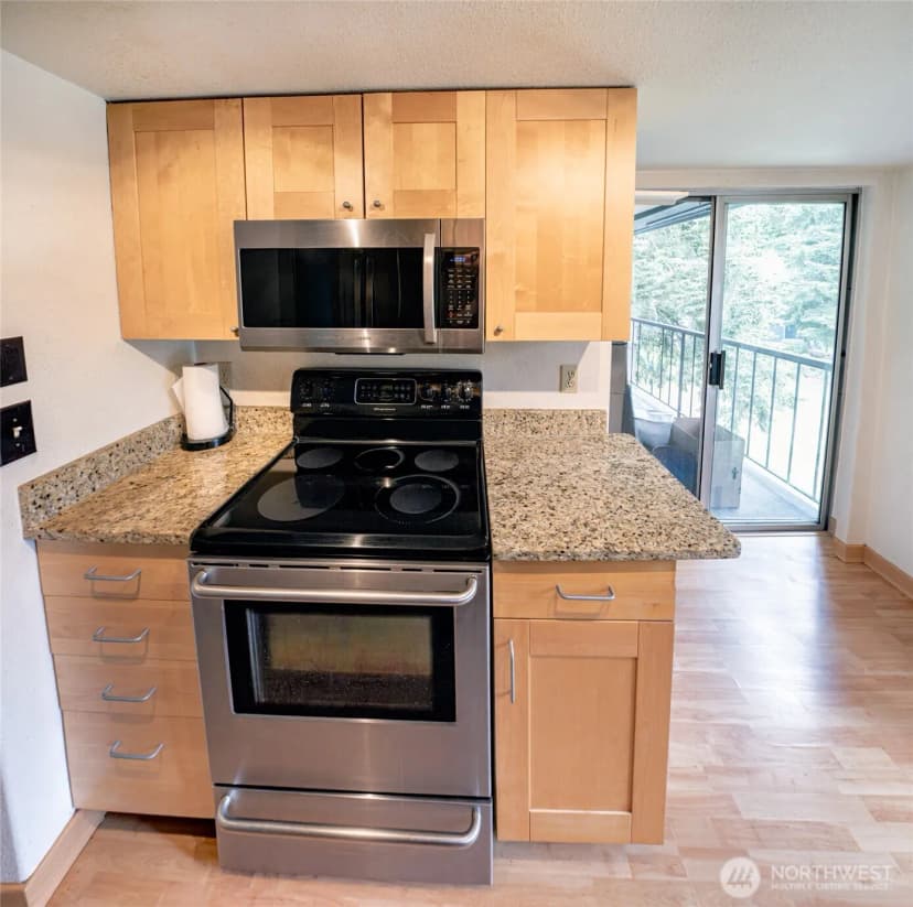 Property photo for 4635 W Lake Sammamish Parkway Se #g305, Issaquah photo 7