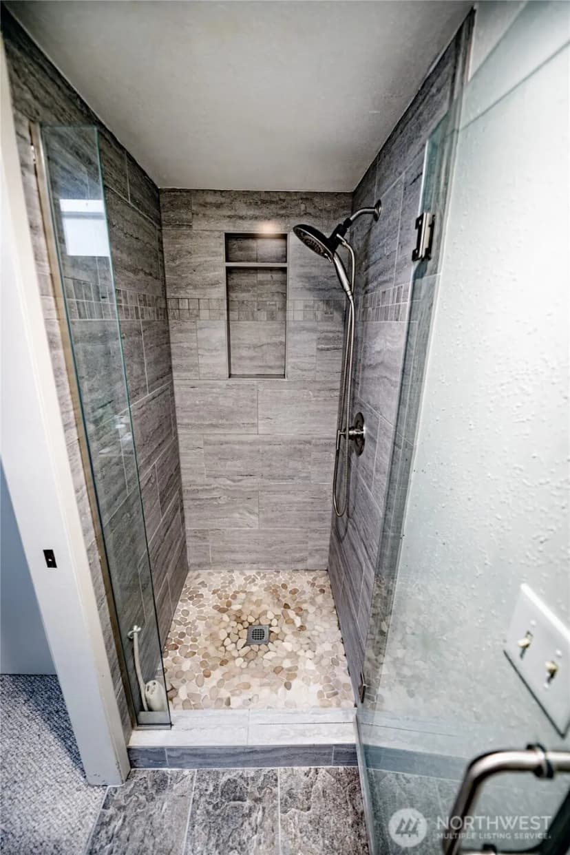 Property photo for 4635 W Lake Sammamish Parkway Se #g305, Issaquah photo 11