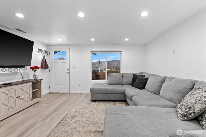 Property photo for 325 Eastmont Ave, East Wenatchee photo 8