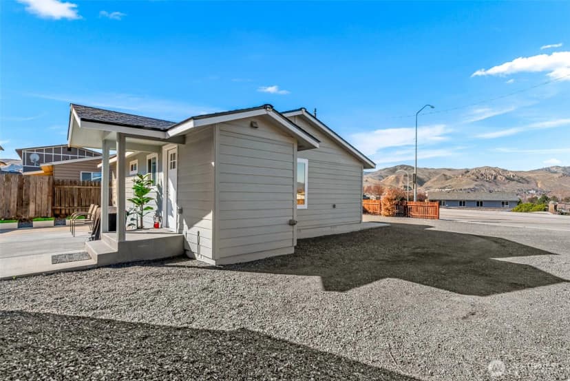 Property photo for 325 Eastmont Ave, East Wenatchee photo 22