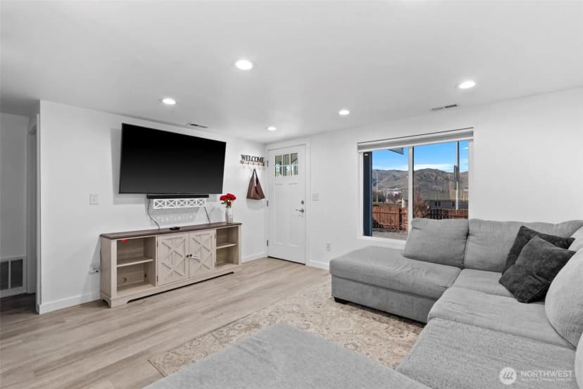 Property photo for 325 Eastmont Ave, East Wenatchee photo 7