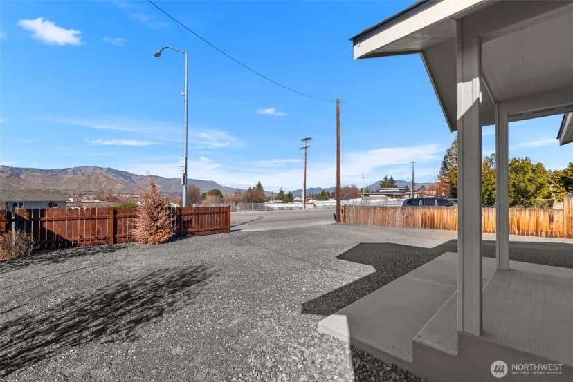 Property photo for 325 Eastmont Ave, East Wenatchee photo 24
