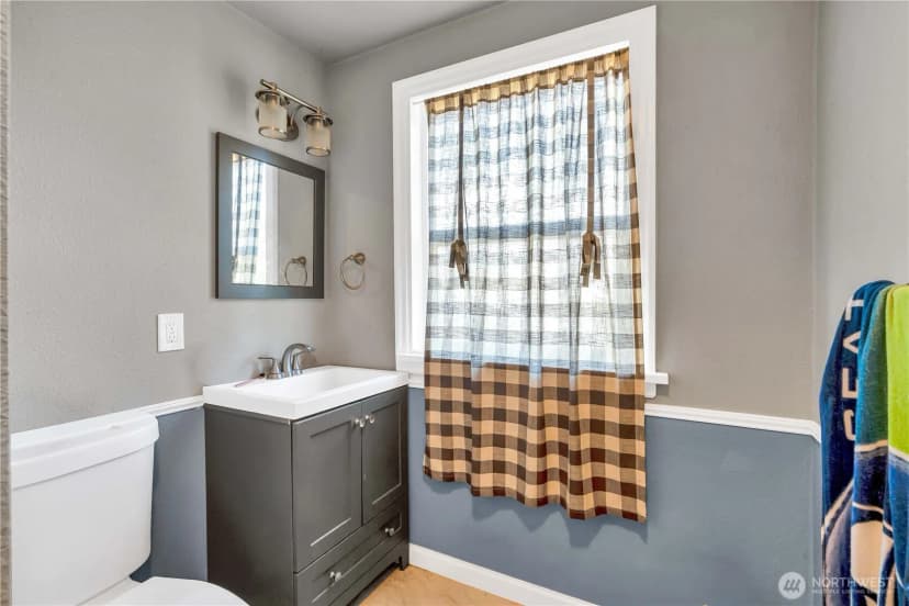 Property photo for 2907 Columbia Heights Road, Longview photo 20
