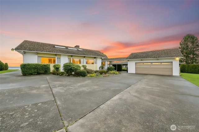 Property photo for 12895 Shorecrest Drive Sw, Seattle photo 3