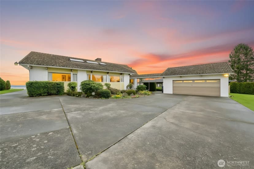 Property photo for 12895 Shorecrest Drive Sw, Seattle photo 3