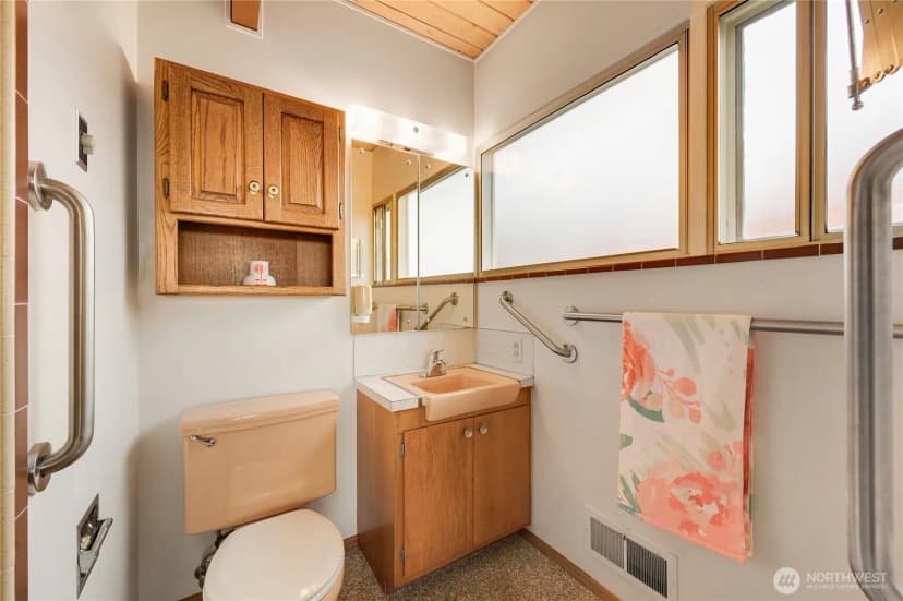 Property photo for 12895 Shorecrest Drive Sw, Seattle photo 22