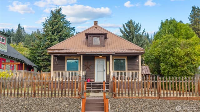 Property photo for 110 W 3rd Street, Cle Elum photo 2