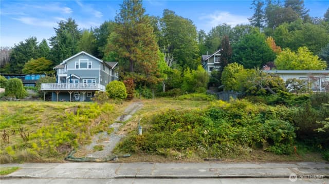 Property photo for 7558 45th Avenue Sw, Seattle photo 2