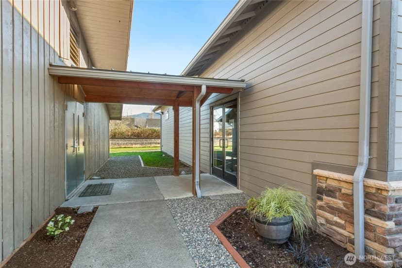 Property photo for 904 Nooksack Avenue, Nooksack photo 9
