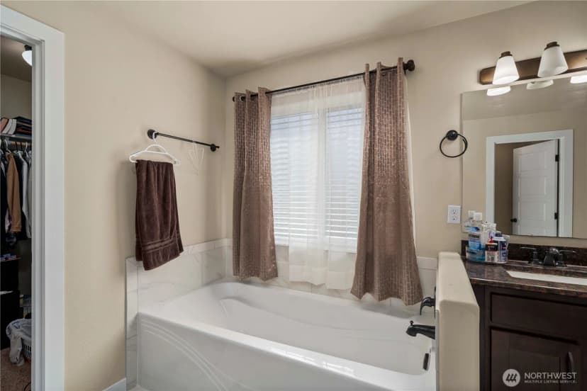 Property photo for 11410 Waller Road E, Tacoma photo 15