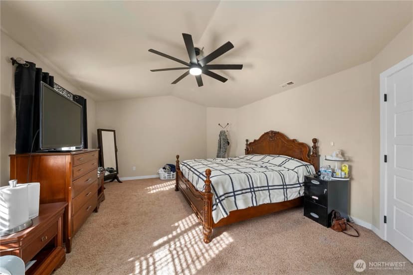 Property photo for 11410 Waller Road E, Tacoma photo 13