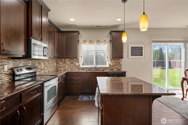 Property photo for 11410 Waller Road E, Tacoma photo 5