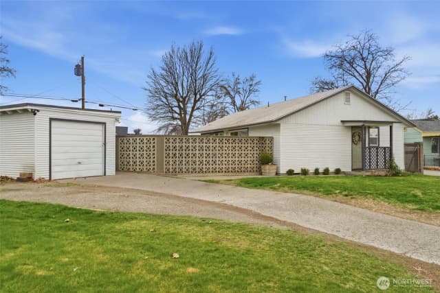 Property photo for 2707 W 6th Place, Kennewick