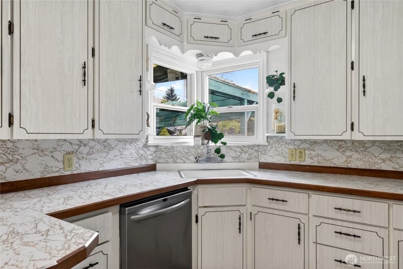 Property photo for 10016 13th Avenue Nw, Seattle photo 11