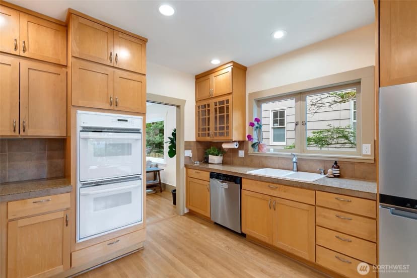 Property photo for 1843 41st Avenue E, Seattle photo 10