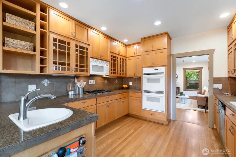 Property photo for 1843 41st Avenue E, Seattle photo 11